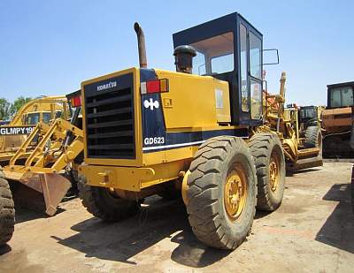 Автогрейдер Komatsu GD623