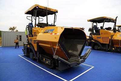 Асфальтоукладчик XCMG RP403