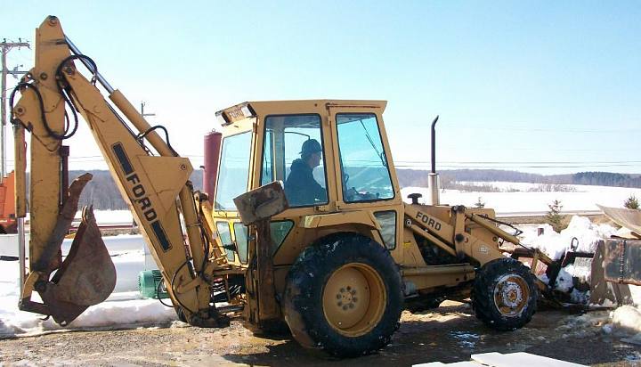 картинка Экскаватор-погрузчик FORD 655