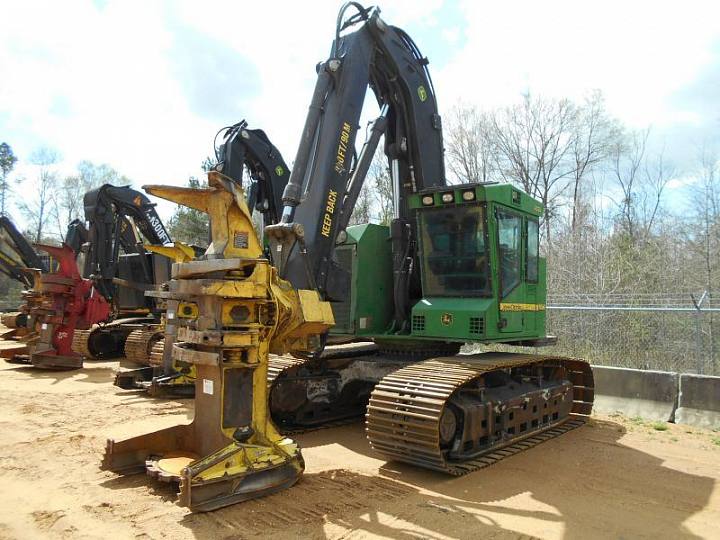 картинка Валочно-пакетирующая машина John Deere 753J