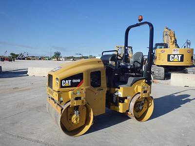 Дорожный каток Caterpillar CB24B