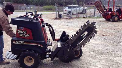 Траншеекопатель Ditch Witch R230