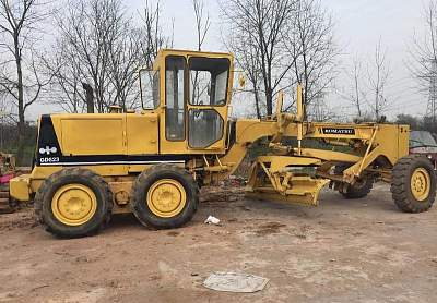 Автогрейдер Komatsu GD623