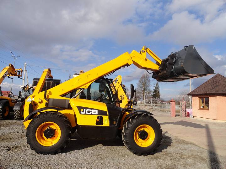 картинка Телескопический погрузчик JCB 531-70