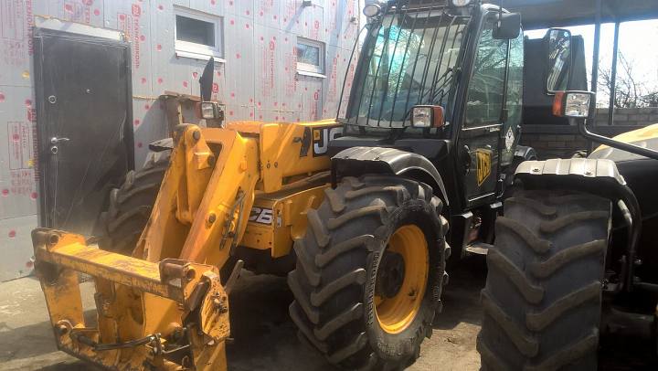 картинка Фронтальный погрузчик JCB 541-70